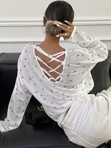 DAZY Damen Top mit dünnen Langärmeln, Blumenmuster, ausgeschnittenem Rücken und rundem Ausschnitt, Neckholder, Rüschen