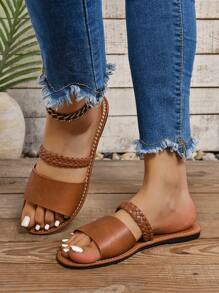 2023 New Summer Flat Women Sandals Roman Style Casual And Versatile, Suitable For Dressing, Including Toe Separator