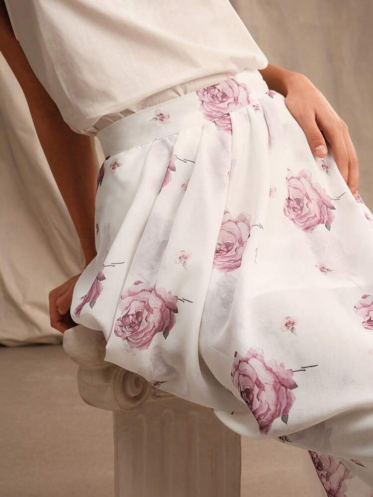 Saia plissada elegante com impressão de flores para o verão