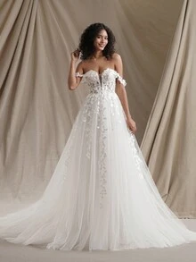 Romantic Sweetheart Sleeveless Wedding Dress With Floral Applique Details, Extremely Long