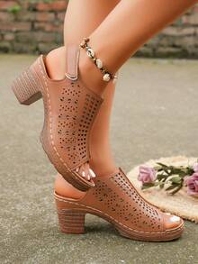 Sandalias de tacón alto de estilo francés verano 2024 para mujer, sandalias de tacón grueso con punta abierta con diseño calado y transpirable - Marrón - Ver 5