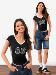 Forever 21 Áo thun ngắn tay cổ chữ V viền tương phản có in chữ và trang trí hoa (Slim-Fit) - màu đen - Xem 2