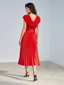 MOTF PREMIUM 實色V領扣帶褶皺連衣裙 - 紅色 - 查看 7