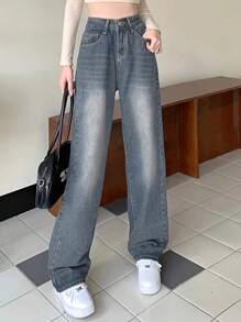 女性日常旅行款寬腿寬鬆牛仔褲，附有口袋