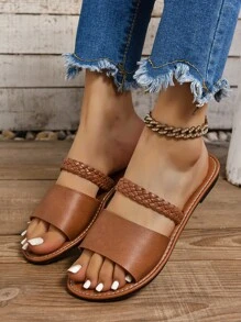 2023 New Summer Flat Women Sandals Roman Style Casual And Versatile, Suitable For Dressing, Including Toe Separator