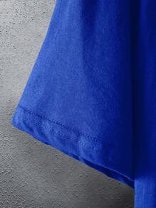 Manfinity Dauomo 男士夏季印花圓領短袖休閒T恤，標語口罩 - 寶藍色 - 查看 5