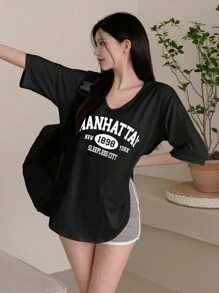 DAZY Women's Summer Letter Printed V-Neck Short Sleeve Casual T-Shirt With Flower Detail Jersey Oversized T-Shirt