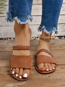 2023 New Summer Flat Women Sandals Roman Style Casual And Versatile, Suitable For Dressing, Including Toe Separator