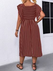 SHEIN LUNE Vestido diario impreso con patrón de líneas simple para mujeres de talla grande - Rojo - Ver 2