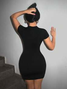 SHEIN PETITE Vestido de punto corto de manga corta con cuello de cisne y mini longitud, color negro, para mujer - Negro - Ver 2