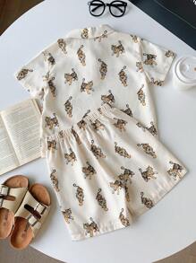 SHEIN 2入組男孩休閒、舒適、時尚、簡約實用的Polo衫和短褲套裝，特點是可愛、柔軟和透氣的卡通動物印花老虎圖案，適用於日常生活、學校、旅行、運動和春夏季 - 卡其色 - 查看 5