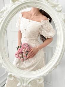 Modelyn Elegantes Sommerkleid für Damen in einfarbigem Jacquard-Design mit Carmen-Ausschnitt, gerafften Rüschenärmeln und Taillenabnäher