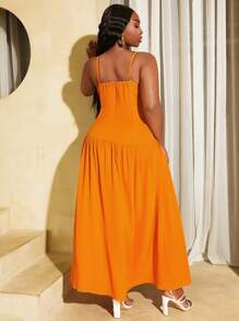 SHEIN SXY Robe cami élégante à ourlet extra large, pour les grandes tailles, idéale pour les vacances et les loisirs