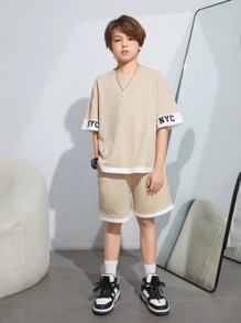 SHEIN 韓國風格拼布短袖上衣，適合青少年男孩，附標籤縫製設計，搭配短褲2入組針織套裝 - 卡其色 - 查看 3