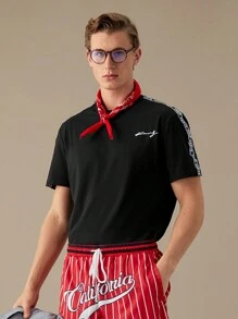 Manfinity RebelGame Atasan Pria Tape Huruf Preppy - Hitam - View 1