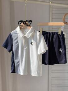 SHEIN 2入組男童鬆身休閒風針織polo衫和彈性腰帶短褲套裝，卡通動物印花 - 寶藍色 - 查看 4