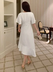 DAZY Damen Kleid mit V-Ausschnitt, kurzen Ärmeln, asymmetrischem Rüschensaum, elegantes Kleid mit Rüschenverzierung, Abendkleid, Strandkleid