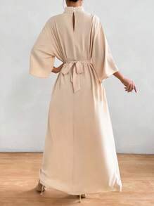 Chiquease Đầm cổ đứng màu trơn thanh lịch có trang trí hoa 3D và thắt lưng, Xuân/Hè - Màu be - Xem 2