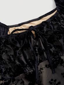 SHEIN MOD Plus Kích Thước Mùa Hè Retro Đen Nhung Lưới Áo Ngực Xếp Ly Thắt Nơ Ruy Băng Chữ A Spaghetti Đầm Dây, Mùa Hè - màu đen - Xem 3