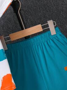 SHEIN 青少年男孩色彩印花圓領短袖T恤和純色短褲套裝 - 彩色 - 查看 4