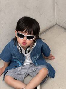 SHEIN 3 Stücke modisches Hip-Hop Street-Style Kleinkind Denim Jacke Set mit Basic T-Shirt und Shorts in Arbeitskleidung von Tcetoctre