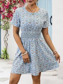 SHEIN VCAY Robe d'été à manches courtes tissée à fleurs bleues pour femmes avec col rond et taille cintrée, parfaite pour robes d'été décontractées de vacances - Bleu azur - Voir 3