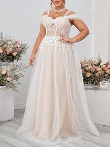 SHEIN Belle Plus Size Off-Shoulder Heavy Hand Embroidered Lace & Tulle Romantic Wedding Dress - White - View 6