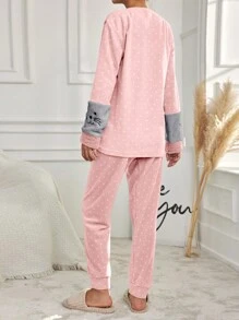 SHEIN Cottnline 字母刺繡撞色絨毛睡衣套裝 - 淺粉色 - 查看 2