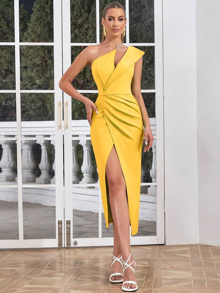 Sexy Spaghetti Strap Oblique Shoulder V-Neck Ruffle Pleated High Slit Dress For Women - Yellow - View 3