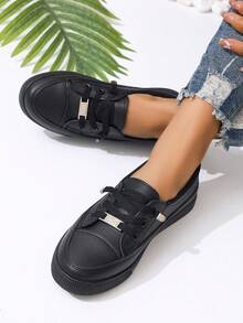 Zapatos deportivos planos negros redondos de moda y cómodos para mujeres llegados recientemente, con hebilla de diamantes de imitación dorados y diseño de cordones - Negro - Ver 5