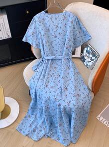 SHEIN Clasi 夏季大码女式波西米亚风花卉印花 V 领连衣裙女装 - 彩色 - 查看 2