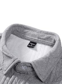 Manfinity Homme 男士度假休闲风，INS风短袖衬衫短裤套装，黑色底色，饰以向日葵提花和亮片设计，时尚百搭。弹性腰带提升穿着舒适度，尽显法式休闲浪漫风情。这套服装非常适合夏威夷海滩度假、音乐节以及日常穿着，是送给男友或老公的绝佳礼物。男士短袖衬衫套装，时尚夏季之选，男士短裤套装，男士两件套，男士短裤两件套 - 灰色 - 查看 3