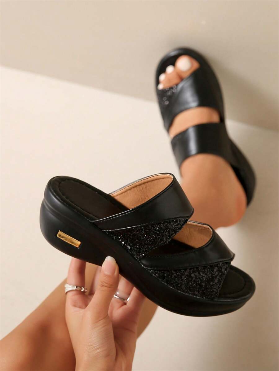 女士露趾套脚凉鞋，夏季新款时尚舒适休闲户外闪亮装饰黑色坡跟厚底拖鞋，旅行必备