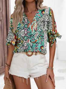 SHEIN LUNE Blusa de estilo veraniego para vacaciones con estampado completo y cuello en V, dobladillo dividido y lazo al frente - Verde - Ver 3