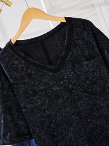SHEIN EZwear Mujeres de talla grande camiseta de verano casual suelta con mangas murciélago, cuello en V con diseño de teñido anudado y estampado de copos de nieve