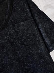 SHEIN EZwear Mujeres de talla grande camiseta de verano casual suelta con mangas murciélago, cuello en V con diseño de teñido anudado y estampado de copos de nieve