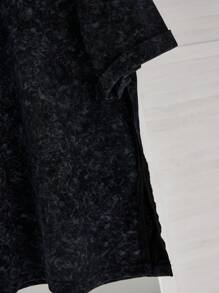 SHEIN EZwear Mujeres de talla grande camiseta de verano casual suelta con mangas murciélago, cuello en V con diseño de teñido anudado y estampado de copos de nieve