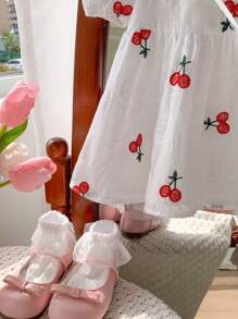 SHEIN LMoss Kids LMoss女婴可爱宝宝女孩卡通刺绣泡泡袖短袖宽松连衣裙配斜挎包套装夏季 - 白色 - 查看 5