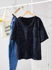 SHEIN EZwear Mujeres de talla grande camiseta de verano casual suelta con mangas murciélago, cuello en V con diseño de teñido anudado y estampado de copos de nieve