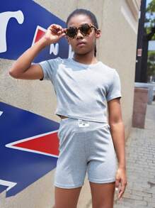 SHEIN Conjunto elegante de niñas preadolescentes con top de manga corta y pantalones cortos tejidos de unicolor, primavera/verano - Gris - Ver 5