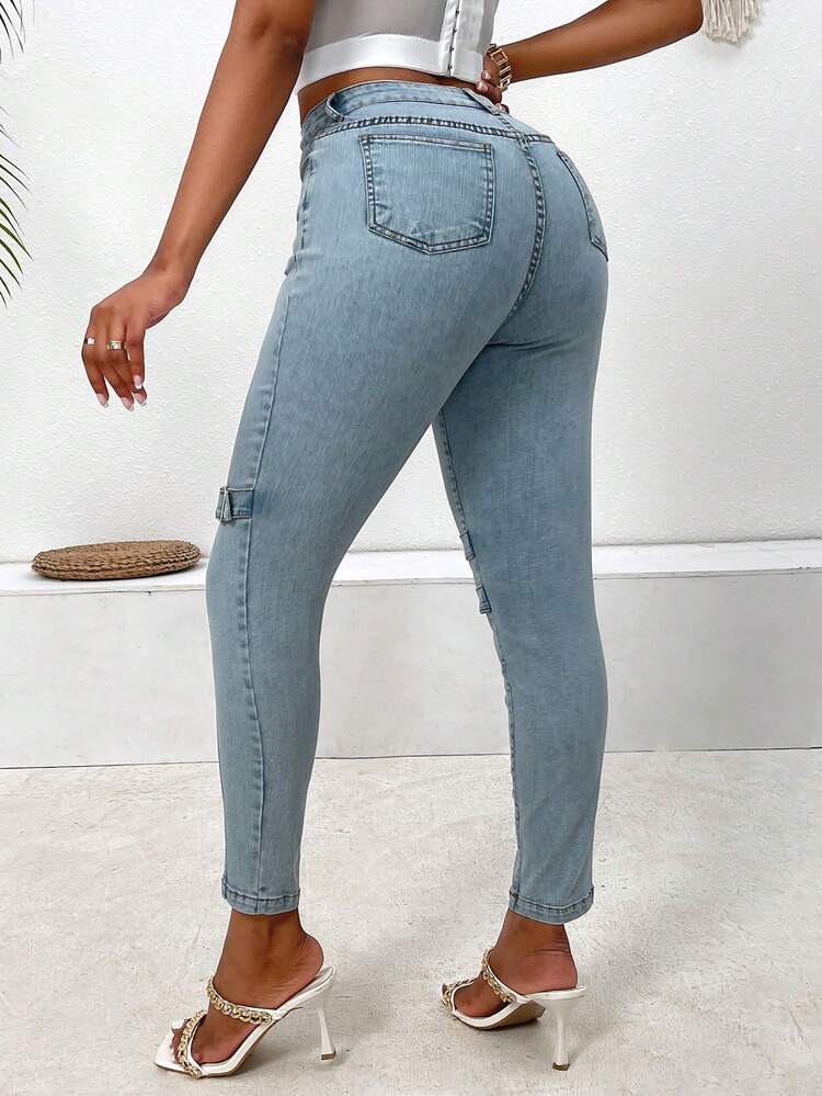 Women's Slim Fit Casual Jeans With Metal Clasp Decoration And Pocket Details