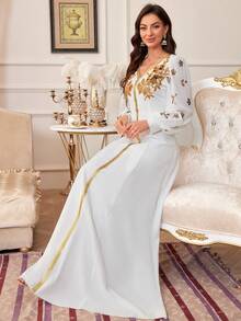 Vestito bianco lungo fino ai piedi con scollo a V, maniche lunghe e paillettes dorate in stile A-line