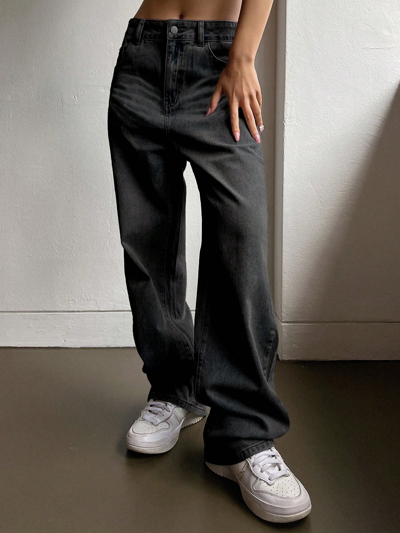 Slant pocket straight jeans