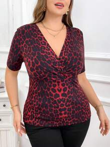 SHEIN Clasi 大尺碼女性時尚豹紋短袖V領T恤 - 酒紅色 - 查看 1
