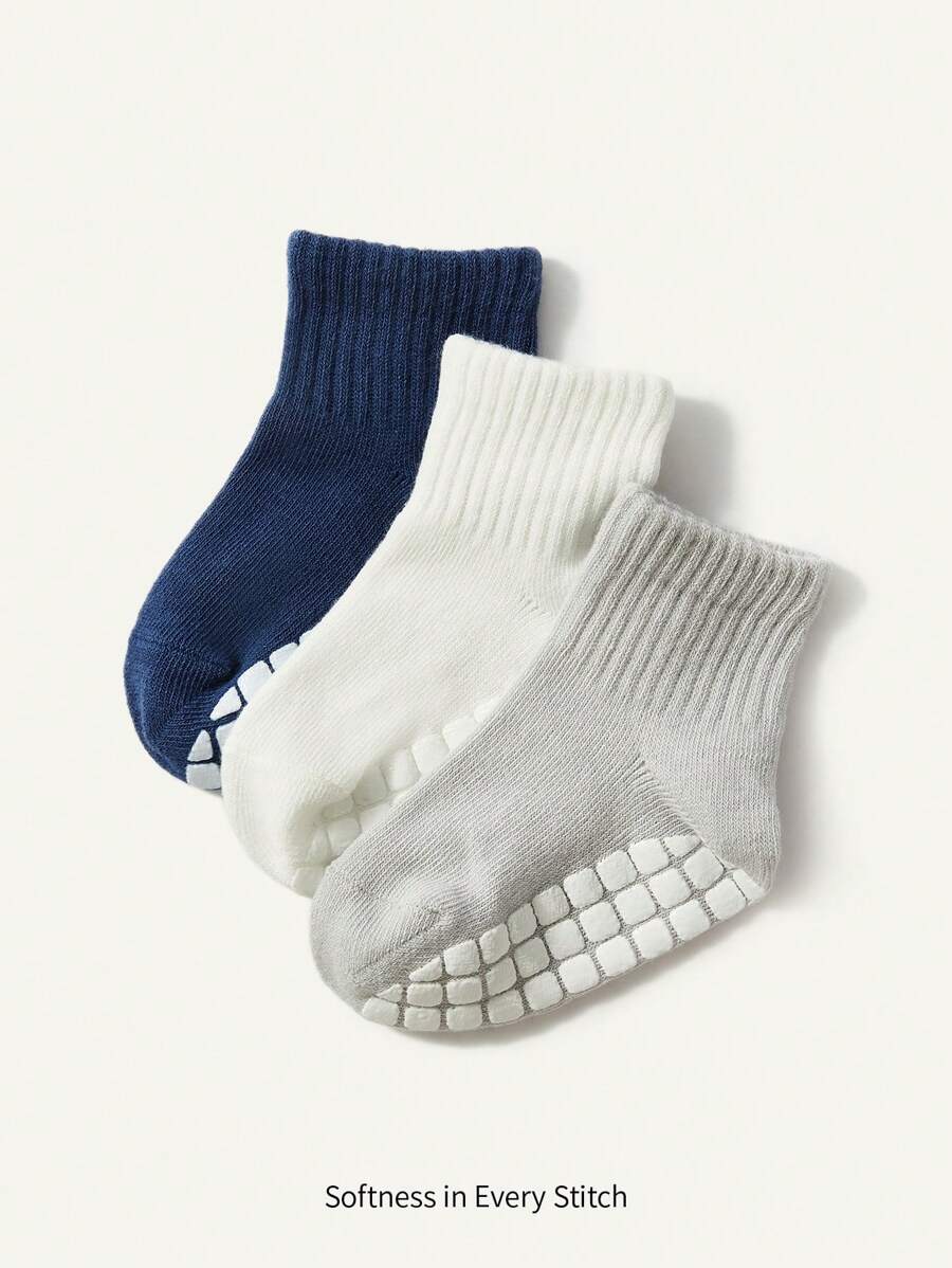 Cozy Pixies 3 pares de calcetines de bebé neutros en azul, blanco y gris con puntos antideslizantes, estilo básico para uso diario - Multicolor - Ver 1