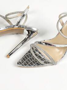 Sandalias de tacón alto plateadas y con punta elegante para mujer con correa de pedrería para fiesta - Plateado - Ver 6