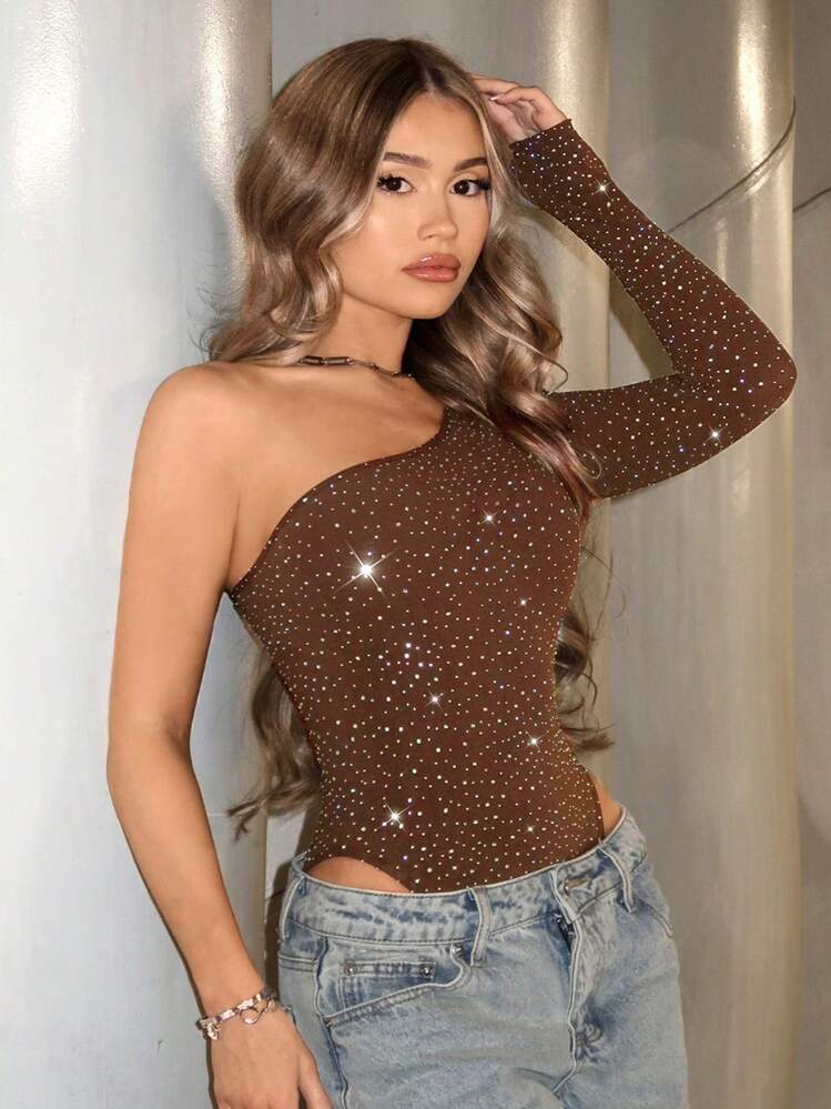 SHEIN BAE Bodysuit de uma só manga assimétrico com decoração de strass, cor sólida e sem emendas, Sexy, Para Verão, Concertos, Festivais, Estilo Y2K - Castanho - Visão 1