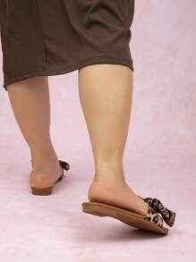 Women's 2025 New Summer Wide Fit Flat Sandals, Fashionable Knotted Butterfly Leopard Print Plus Size Comfortable Casual Shoes - Brown - View 3