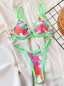 SHEIN Swim Conjunto de bikini con estampado de camuflaje sexy y ribete de contraste para mujer, apto para vacaciones. Estampado aleatorio, sin relleno push-up, con aros, para verano.