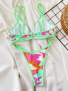SHEIN Swim Conjunto de bikini con estampado de camuflaje sexy y ribete de contraste para mujer, apto para vacaciones. Estampado aleatorio, sin relleno push-up, con aros, para verano.